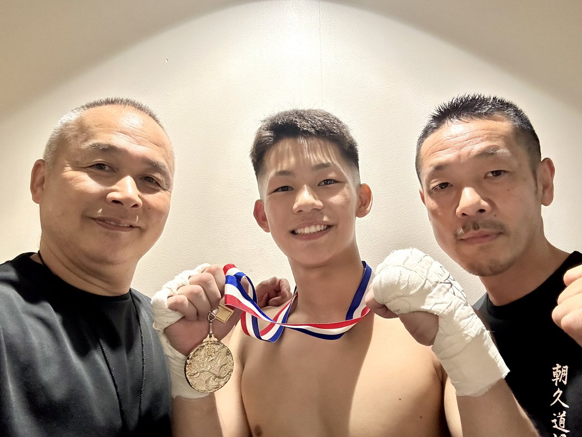 AsahisaGymKING's tweet photo. 本日の「KPKB」戦績

　3戦 1勝 2敗(1K.O)

「KPKB」
〝ブルドーザー〟倉田大珠
　“🏆勝利”1R K.O 

アマチュア
 ・中学生女子45kg ※デビュー戦
　　判定⚫︎(0-3)

 ・小学生男子30kg
　　判定⚫︎(0-3)

対戦頂きました選手とジム様
関係者各位の皆様
ありがとうございました！　押忍 https://t.co/nd4WV75YrS