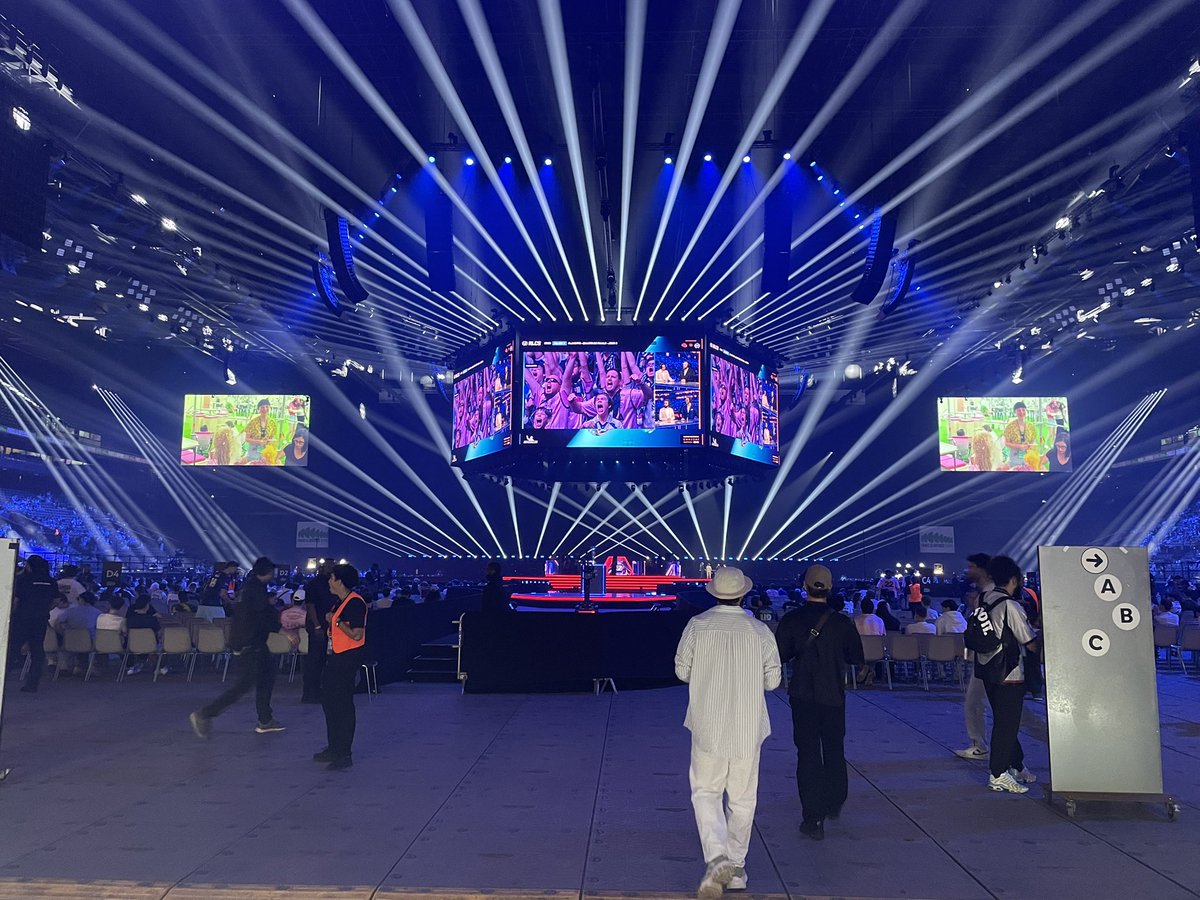 HOJCasts's tweet photo. CHAMPIONSHIP SUNDAY IN PARIS 👑🇫🇷

#VITWIN https://t.co/59C3kjfgvb