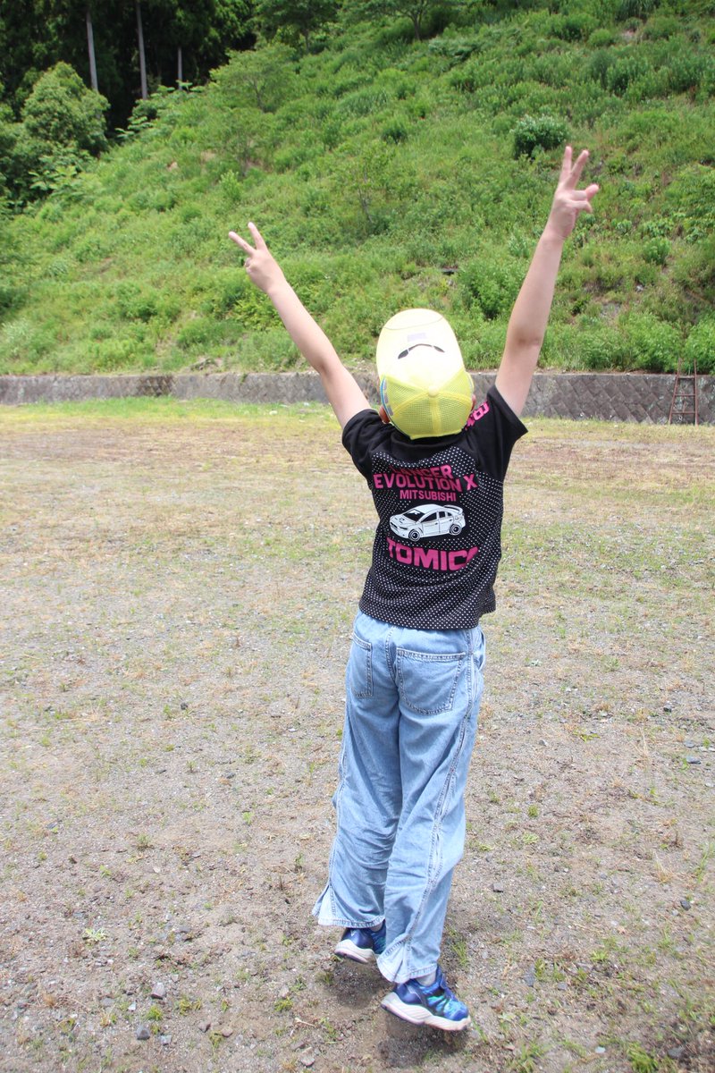 mimo_yr's tweet photo. #九州ランエボミーティング2026
運営の皆様、主催のまつえぼさん
めちゃくちゃ お疲れさまでした！！
今回 父が仕事で 不参加でしたが、、、
息子 めちゃくちゃ 楽しんでました★･ﾟ

このエボTも 多分 今年が最後😇
可愛いお姉さん方に声をかけられ
照れまくりな 息子でした 笑 https://t.co/2iS2QoobWT