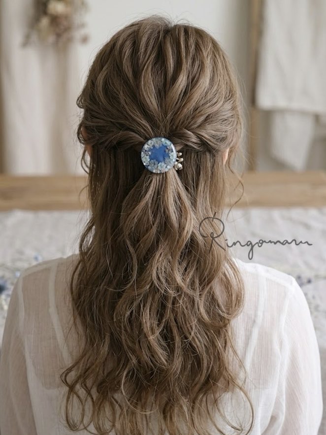 丸型を使用した3連ヘアゴム𓆸 爽やかなブルー系のお花を並べ