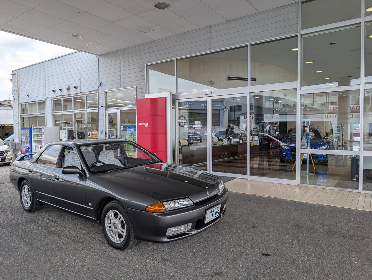 GTETypex1998's tweet photo. 帰りの道中、「日産プリンス兵庫・明石店」さんに立ち寄ってオイル交換。
R32のVセレクションにお乗りの方に対応していただき、32乗り同士で話も弾んでしまいました😊
栃木まで安心して帰れそうです😆
ご対応いただき、ありがとうございました🙇🙇 https://t.co/XofZP6QQNa