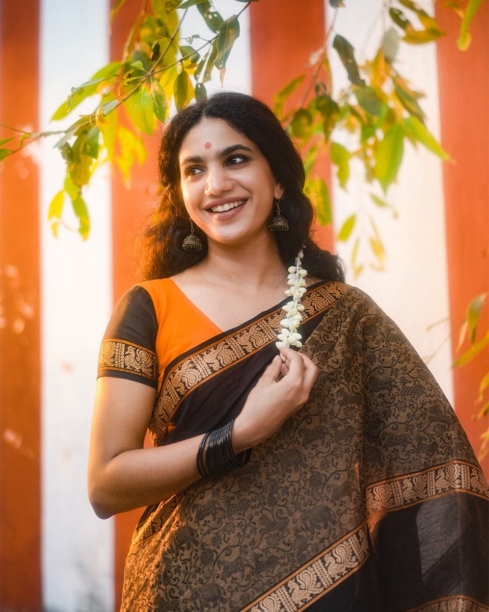 actresswoods's tweet photo. Deepa Thomas 🧡🖤
#Deepa #DeepaThomas https://t.co/VlK2fk8ftL