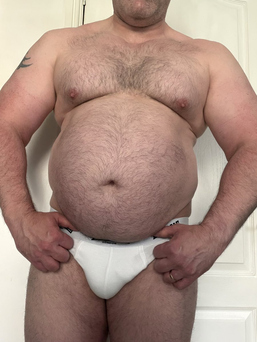 GainingHulk's tweet photo. Too warm. Send ice cream 
#gainer #growing #muscleandgut https://t.co/cYvPbJY8TH
