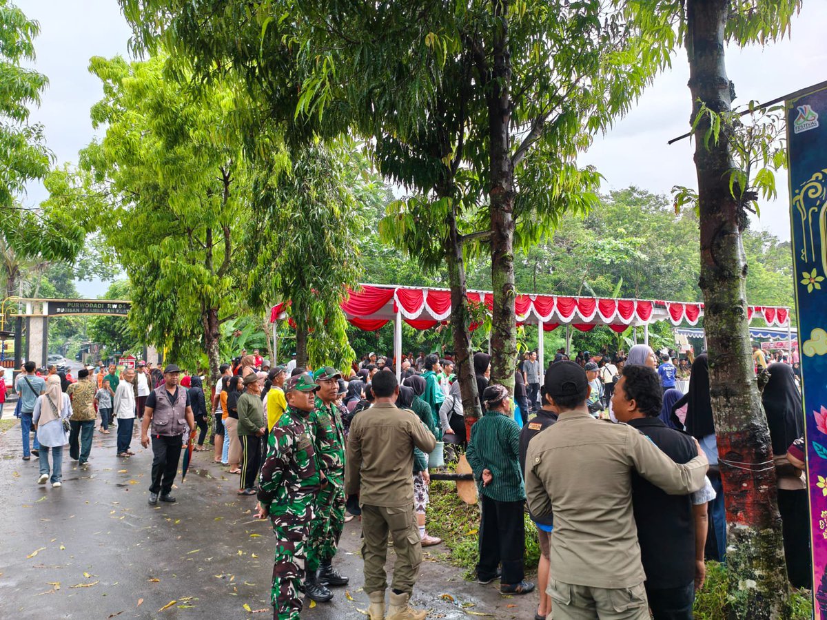 09prbKlt's tweet photo. Danramil 09/Prambanan Mayor Inf (Har) Basuki  menghadiri acara Festival Candi Kembar #7 Tahun 2026 bertempat di Lapangan Timur Candi Plaosan Desa Bugisan, Kec. Prambanan Kab. Klaten https://t.co/AqE31vfKTN