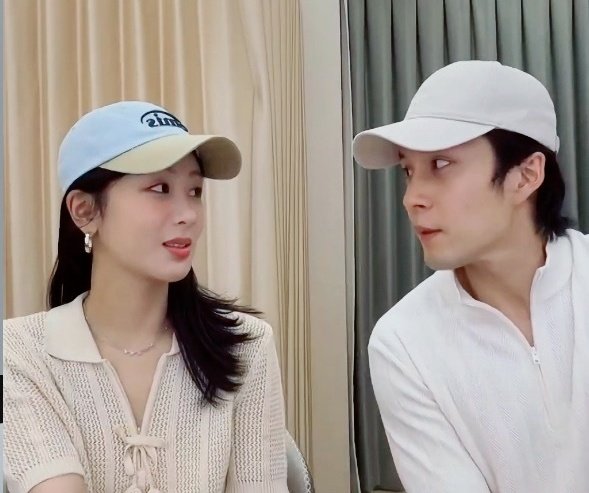 xiao_melodia's tweet photo. bestied so hard their actions in sync + outfits matching 🤓

#yangzi #handongjun #theheir #家业 https://t.co/i5utaJyYqn