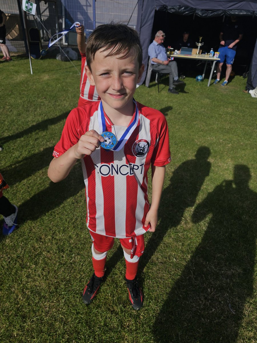 simonroden1's tweet photo. carlsberg done weekends, not a bad one for the big lad 🤝⚽️❤️ #football #sunshine https://t.co/TNo5a2V4dV