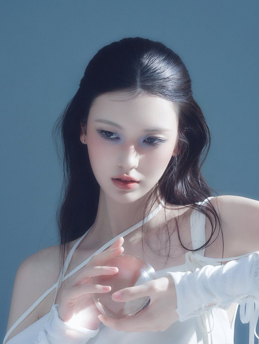 princesachurro's tweet photo. Imagine if irris was still a thing and they had this goddess concept pics https://t.co/bKOtq2zYYb
