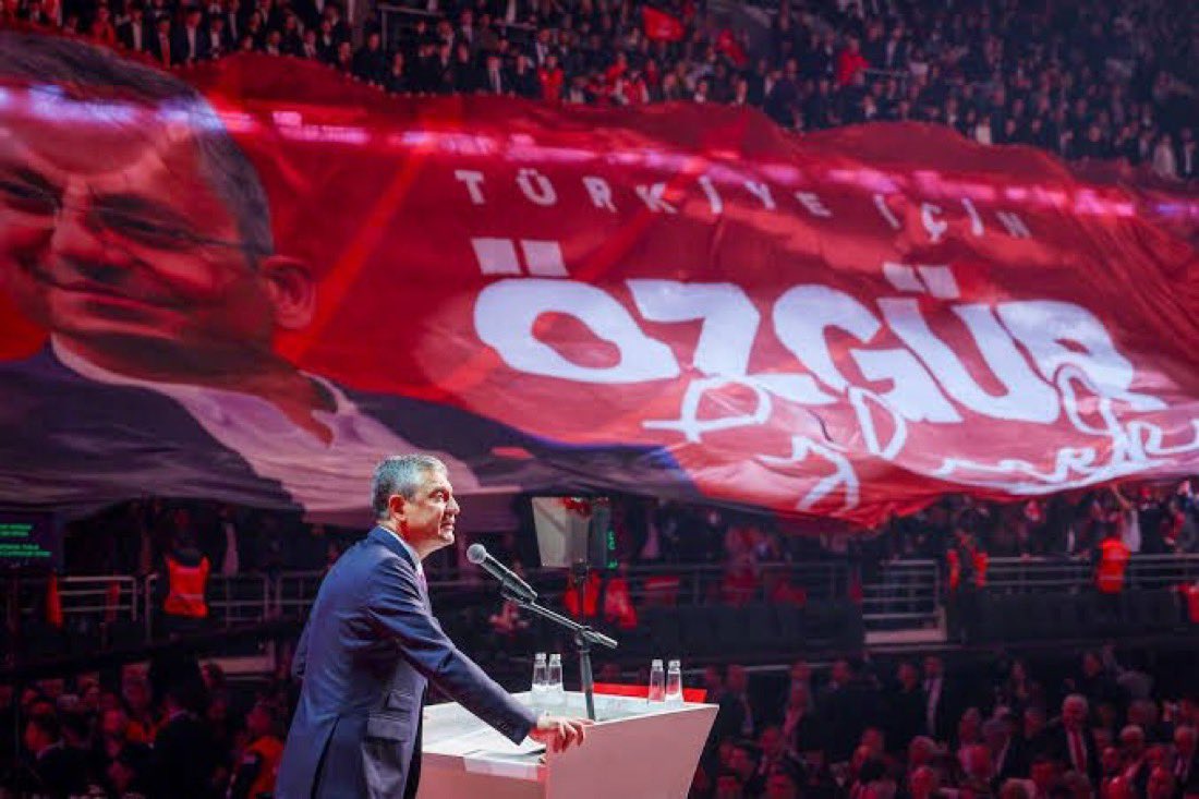 serbazmustafa61's tweet photo. @eczozgurozel Bu iş milletimizin hakemliğinde ve milletimizin istediği gibi sonuçlanacak!
Tarih bu hukuksuzlukları ve işbirlikçileri yazacak!
Millet sizinle Genel Başkanım! https://t.co/ofNi1WaKhN