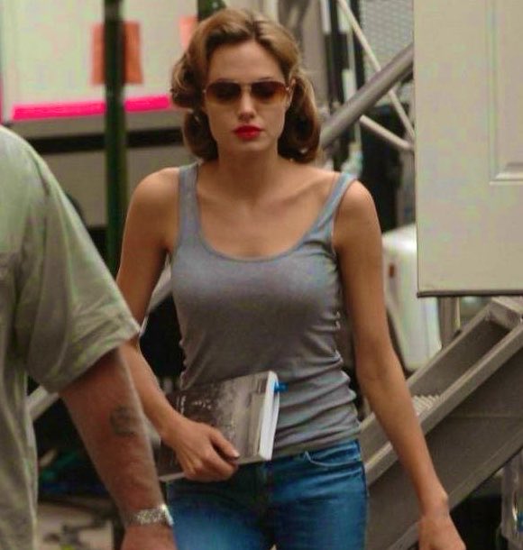 angelina tweet media