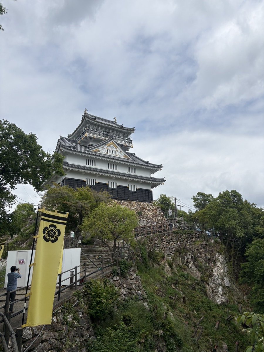 MSN_04NEO's tweet photo. 5年ぶりに金華山へ登山に行ってきました！
久しぶりの「馬の背登山道」
お土産は「長良川　スパークリング泡にごり生」
もちろん自分用笑 https://t.co/HtinAc7cEF