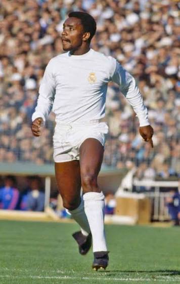 tonissanchez's tweet photo. @_onlyscott Laurie Cunningham 🤩⚽🇬🇧 https://t.co/JcER2BonWw