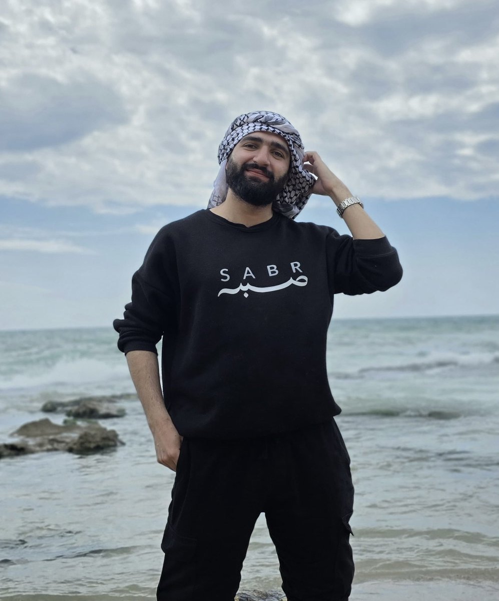 ObadaJbara's tweet photo. What’s written on my sweatshirt ? 😄 https://t.co/Q8VJoyDaiD