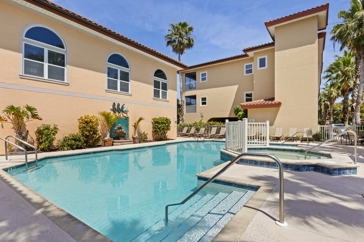 AnnaMariaLifeVR's tweet photo. 🏖️Bradenton Beach Club 301 Awaits Your Stay on Beautiful Anna Maria Island! 🏝️ https://t.co/dwRD9IYtRY 2 Bd | 2.5 Ba |2 Heated Resort Pools &amp; a Spa (Shared) | Community Dock for Fishing &amp; Kayak Launching | Elevator | Screened Balcony Dining https://t.co/Vi6f50bM9z