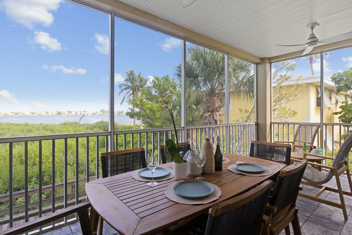 AnnaMariaLifeVR's tweet photo. 🏖️Bradenton Beach Club 301 Awaits Your Stay on Beautiful Anna Maria Island! 🏝️ https://t.co/dwRD9IYtRY 2 Bd | 2.5 Ba |2 Heated Resort Pools &amp; a Spa (Shared) | Community Dock for Fishing &amp; Kayak Launching | Elevator | Screened Balcony Dining https://t.co/Vi6f50bM9z