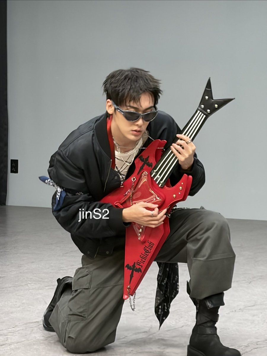 jinS2 tweet media