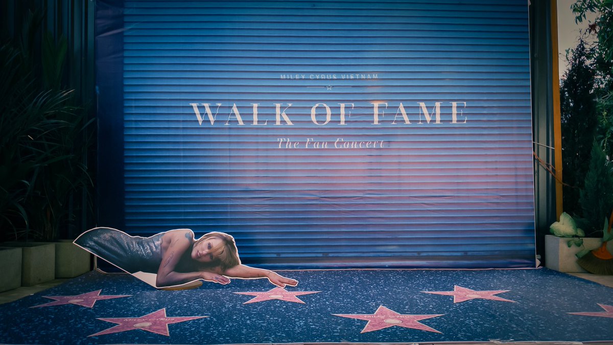 teammileyvn's tweet photo. The crowd extended to Vietnam where our Smilers came together to celebrate Miley’s Walk of Fame star and her generational career.
Congrats on your star @mileycyrus ❤️ you’ll live forever https://t.co/nDypReYONN