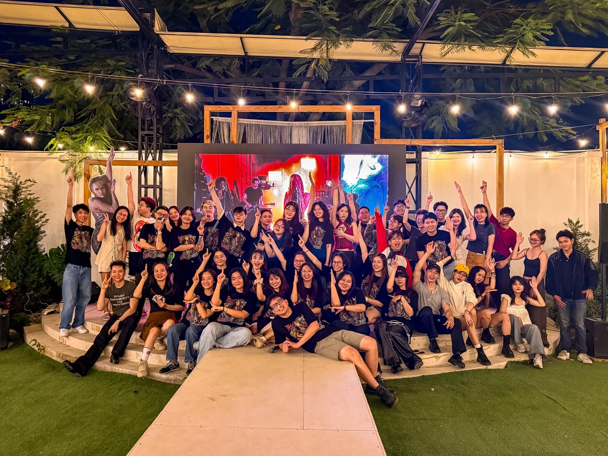teammileyvn's tweet photo. The crowd extended to Vietnam where our Smilers came together to celebrate Miley’s Walk of Fame star and her generational career.
Congrats on your star @mileycyrus ❤️ you’ll live forever https://t.co/nDypReYONN
