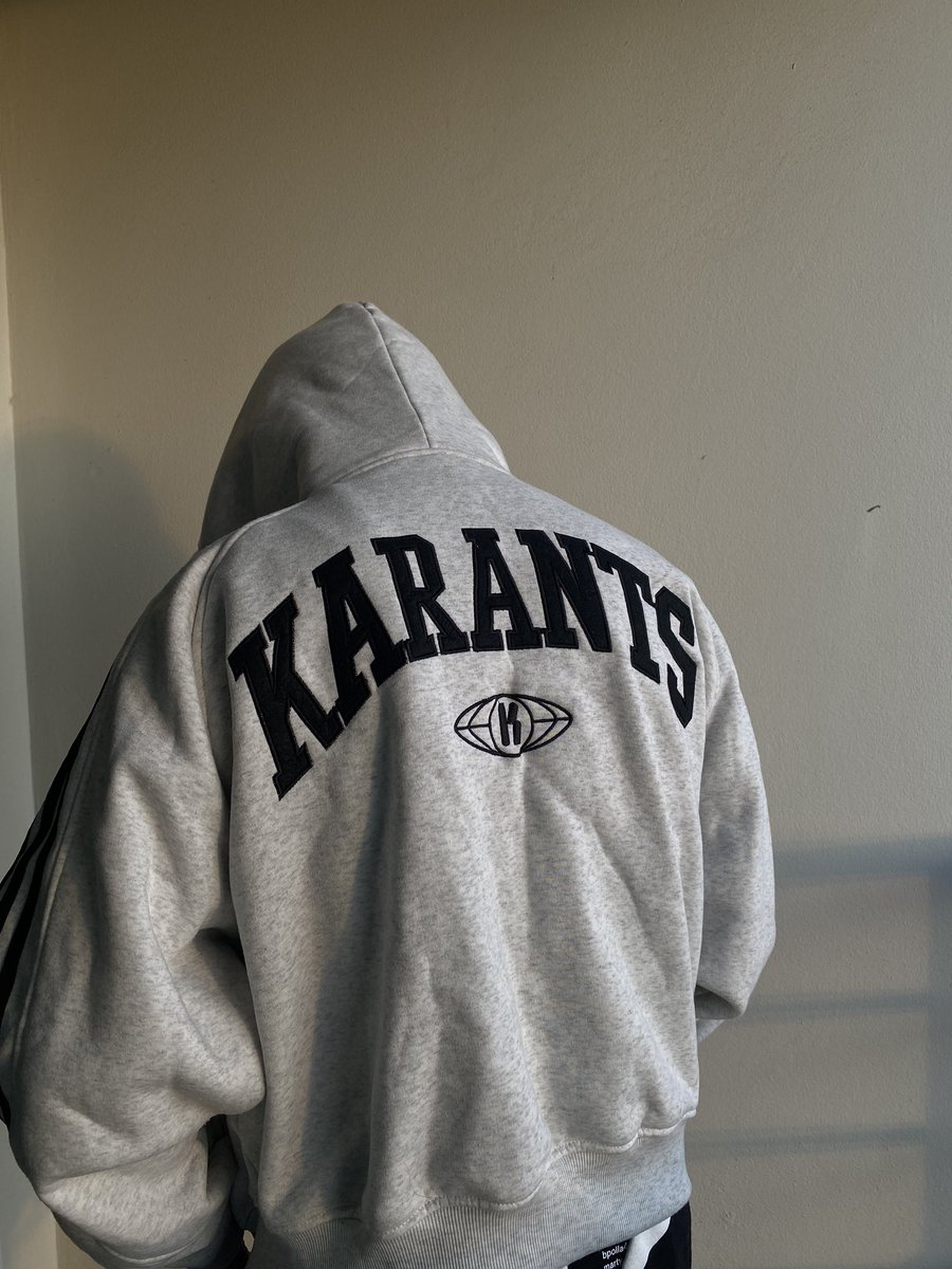 barbieselamoon's tweet photo. ส่งต่อ เสื้อฮู้ดแขนยาว แบรนด์ karants สีเทา
300.-
ปล.เสื้อใหม่มาก ใส่แค่ครั้งเดียว เก็บเข้าตู้
#stylist #ส่งต่อเสื้อผ้า #ส่งต่อเสื้อผ้ามือสอง #เสื้อผ้ามือสอง #ส่งต่อเสื้อผ้ามือ2 #vghbkk #cintageshop #stylistshop #ส่งต่อcintage #ส่งต่อstylist #karant #โล๊ะตู้ https://t.co/eoZrAcmAI9