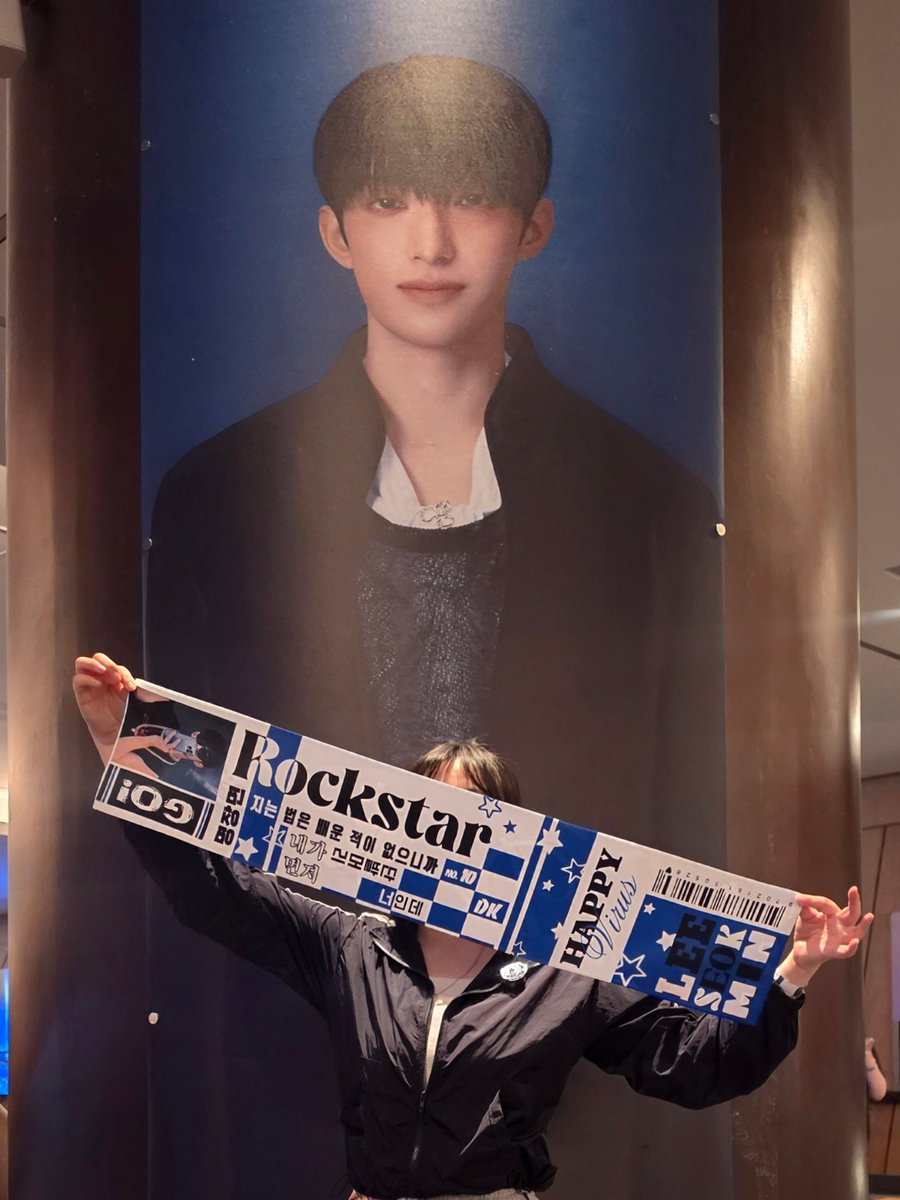 dd0_w0n's tweet photo. 𝐃𝐱𝐒[소야곡]𝐎𝐍 𝐒𝐓𝐀𝐆𝐄-𝐃𝐀𝐄𝐆𝐔
도겸이의 솔로곡들을 담은 타올슬로건 나눔💙
저와 함께 들어주실 캐럿 구합니다!

#RT+follow(+소소한 후기)
29일(금)에 1명 추첨하며,
30일(첫) or 31일(막) 중에 가능한 날짜 선택해주세요!

꼭 함께 들어주셨으면 하는 마음으로
현장에서 전달드려요🍀 https://t.co/kCKBNpLlKW