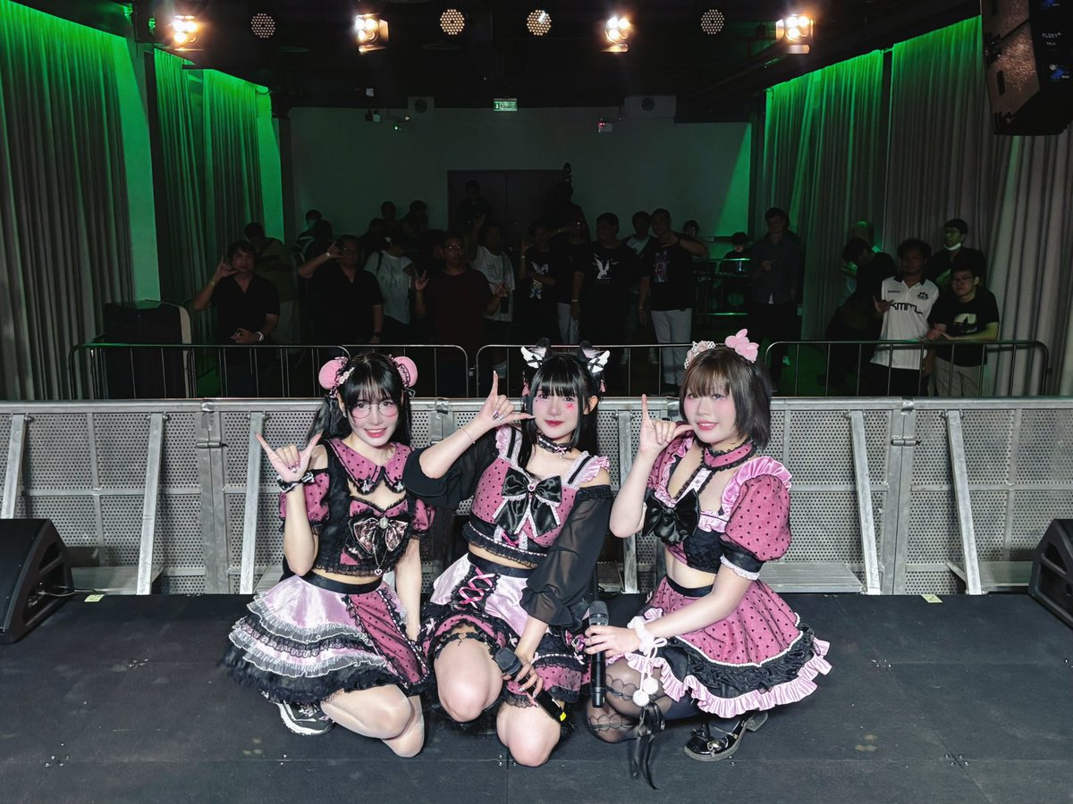 AkibarCafe's tweet photo. Akibar ขอบคุณ Catsolute ที่ชวนพวกเรามาร่วมงาน Idol Realm v.2 นะคะ~ ✨
เป็นยังไงกันบ้างง สนุกกันไหม ? 
ขอบคุณทุกคนที่มาซัพพอร์ตและส่งเสียงเชียร์ให้พวกเรานะคะ 💖
ไว้เจอกันใหม่สเตจหน้าค่าาา 🎤✨

#AkibarCafe #ConceptCafe #コンカフェ https://t.co/98atJwaIlS