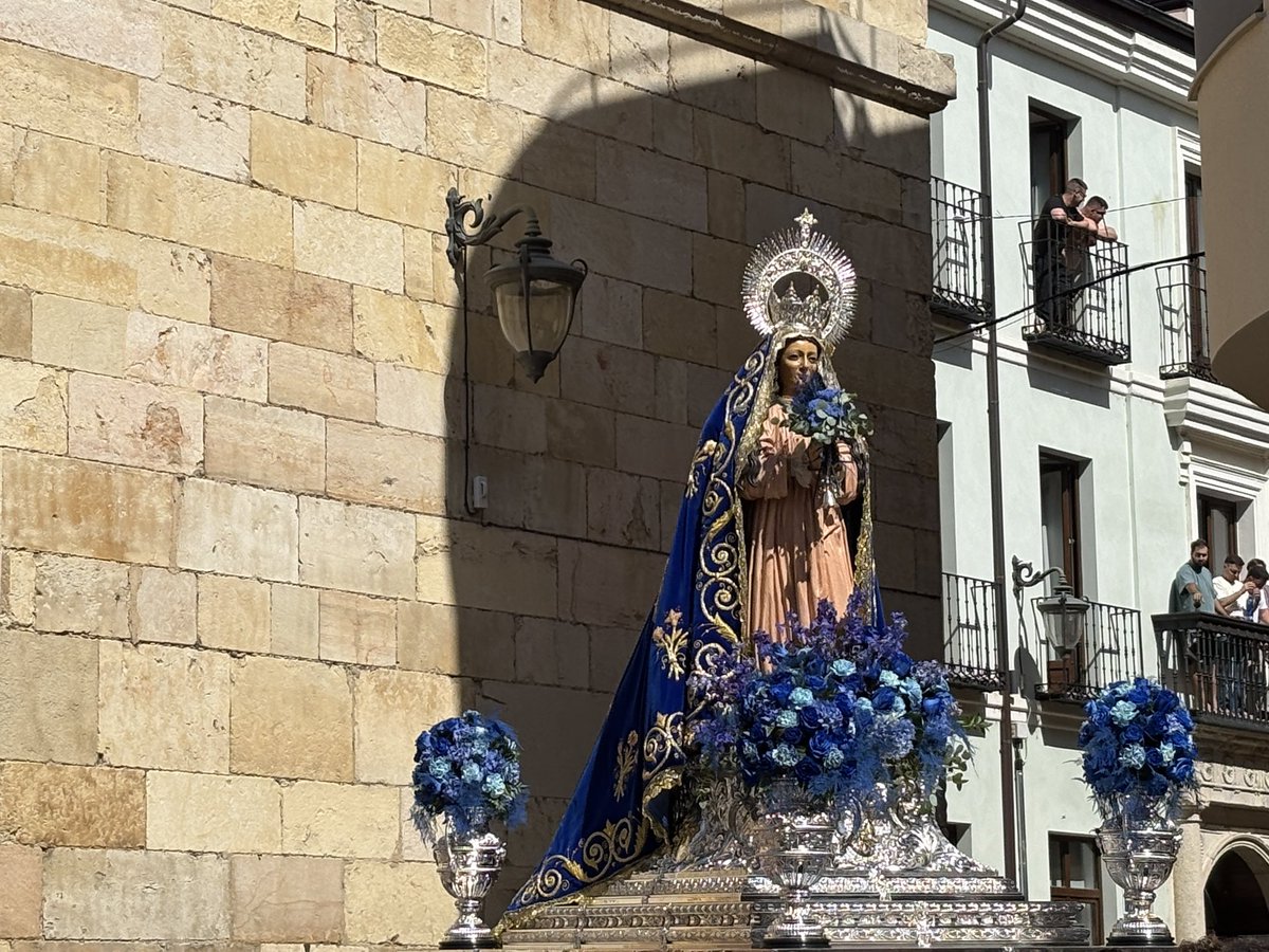 scdp_leon's tweet photo. El el día de hoy, Domingo de Pentecostés, hemos acompañado a las hermanas y hermanos de la Cofradía @AyS_Leon en los actos conmemorativos a la Festividad de la Alegría. https://t.co/ubeVh3Sczx