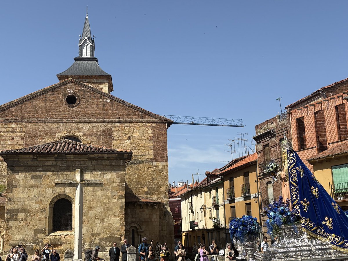 scdp_leon's tweet photo. El el día de hoy, Domingo de Pentecostés, hemos acompañado a las hermanas y hermanos de la Cofradía @AyS_Leon en los actos conmemorativos a la Festividad de la Alegría. https://t.co/ubeVh3Sczx
