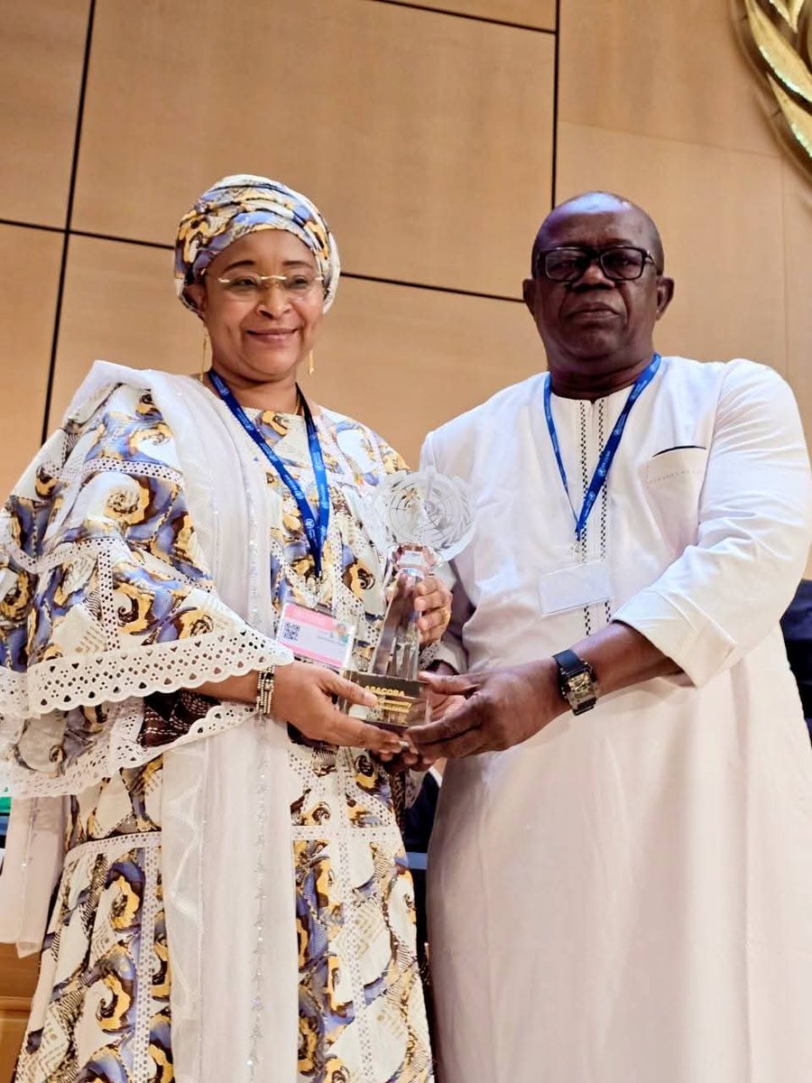 MSDS_Mali's tweet photo. À la 79e AMS à Genève, le Mali est honoré par le Prix Sasakawa décerné à l’ASCOBA de Bankoni. Une reconnaissance internationale du modèle malien de santé communautaire et des efforts continus pour rapprocher les soins des populations. #WHA79 https://t.co/sg0KS4zewm