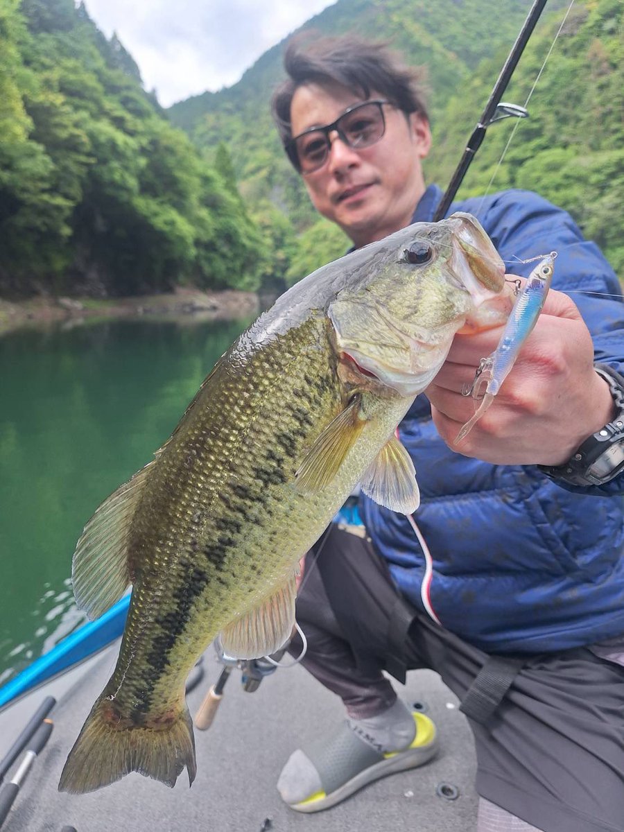 PerryOnishi's tweet photo. さめうらダムガイド！

この日はハードプラグがメインになった１日

メインはクランクとi字系のハードプラグで頑張ってみました！

反応は凄く良く、まぁまぁバイトしてきましたが、とにかくミスが多かったですね！(笑)

次回は改善しアタックしてみましょう！ https://t.co/PMmFob6Koy