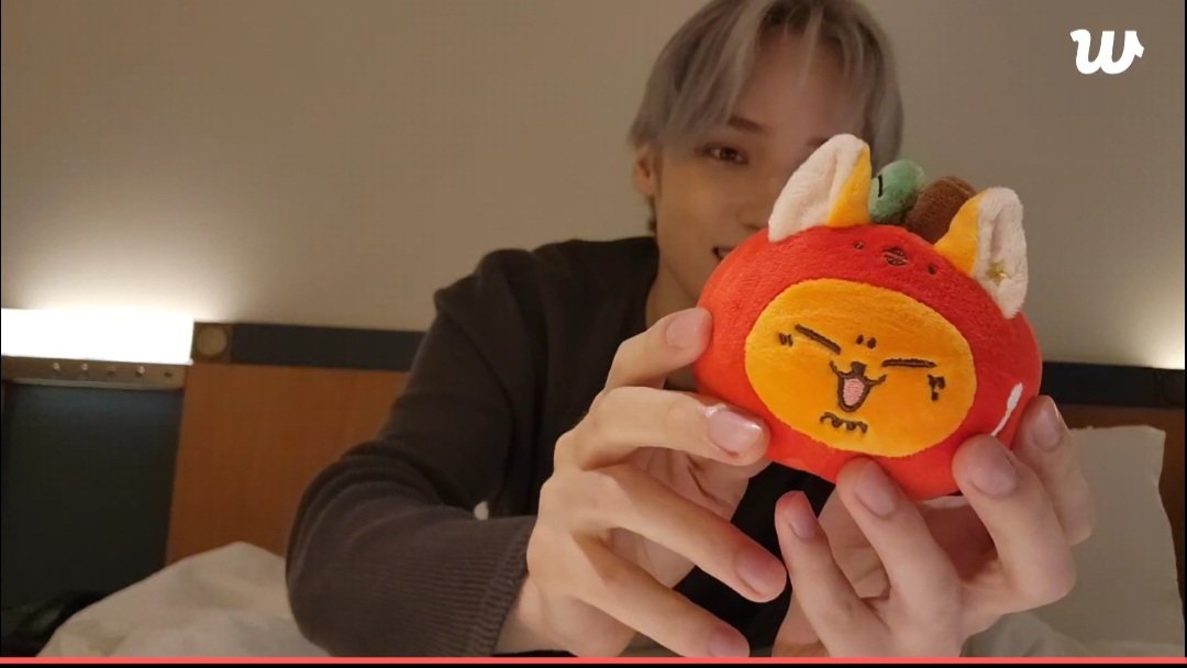 baemgy_'s tweet photo. they turned all of the txt members into apple ppulbatu !! only kai remained a boy https://t.co/mSjLVqnsJv