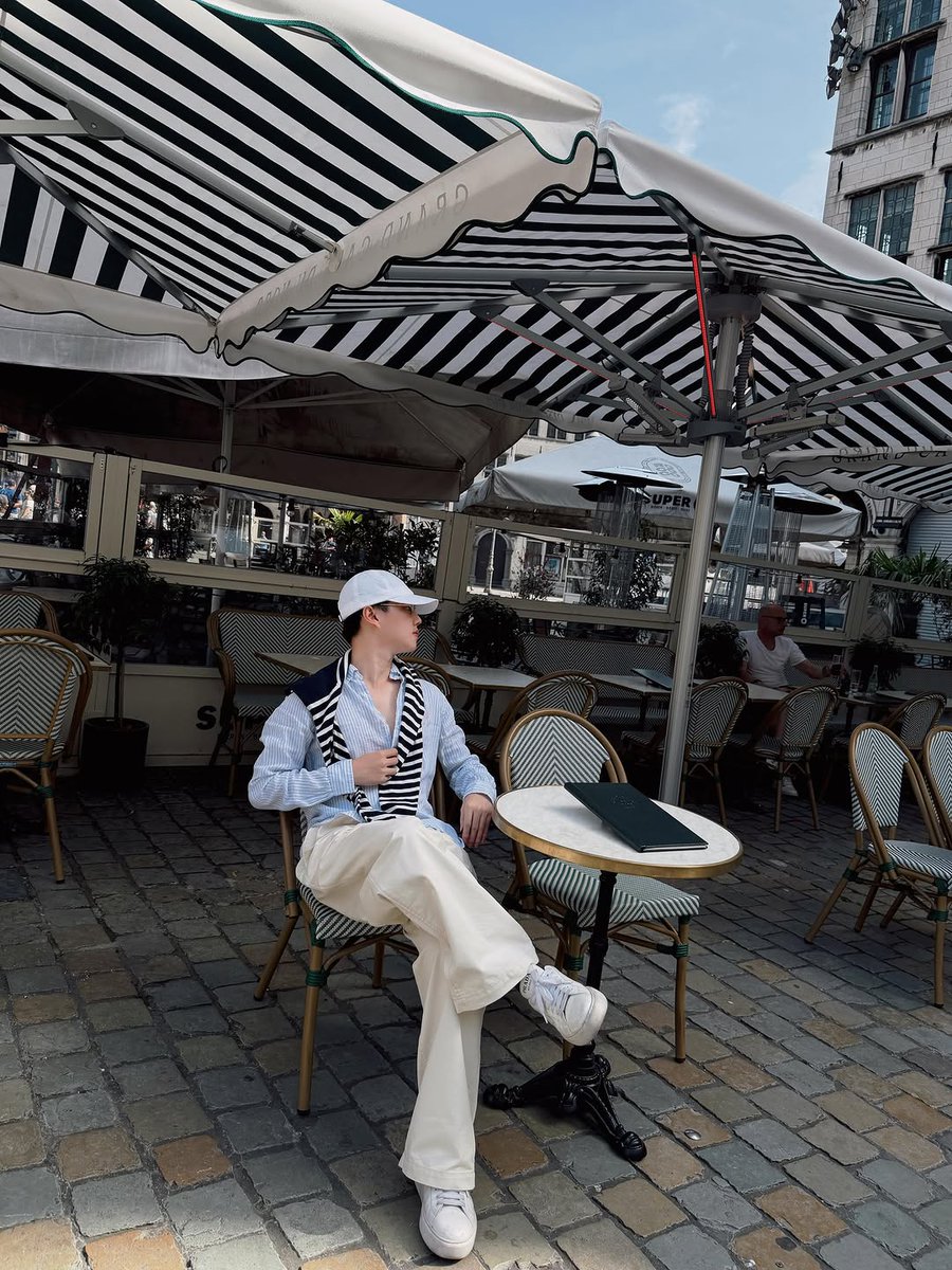 BenzAlertOFC's tweet photo. Arrived in Brussels 🇧🇪

260524 | IG bbenzalert Update 

❥ @Benzalert_np
Benz Atthanin #BENZALERT
#แบตเตอรี่ของอเลิ๊ต https://t.co/D4mEgrtBet