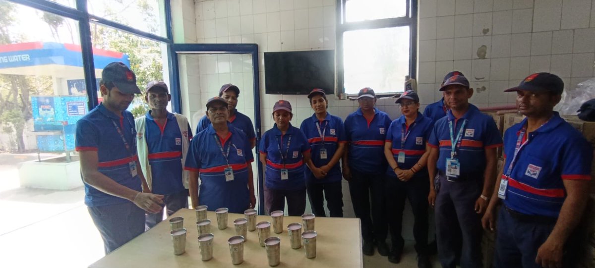 BanaySingh07's tweet photo. @HPCL A token of appreciation to our Frontline soldiers who always keep the Customer FIRST services on their top priority!! https://t.co/b2ZnrBhZub