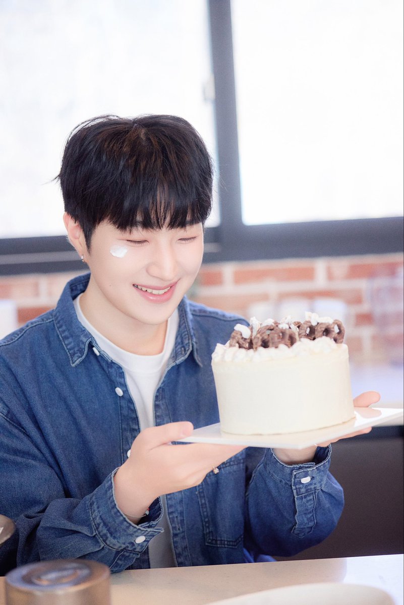IAM_TaeMinute's tweet photo. 반년동안 무슨일이 있었던건데😳 https://t.co/AQjEKbVqQG