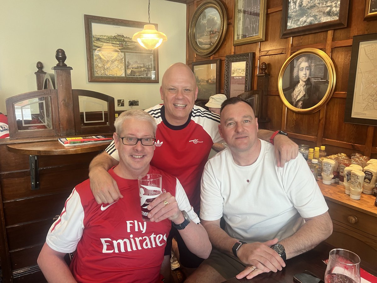 AFCMarc73's tweet photo. A few light ales before the game.  Up The Arsenal #Chanpions 🔴⚪️ https://t.co/Tp4R6jEVCY