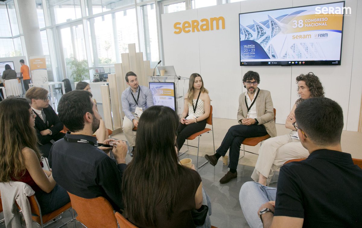 EAHornia's tweet photo. Los congresos son momentos de encuentro, de diálogo y de aprendizaje. 
Nos dan la oportunidad de estar con los grandes referentes de la Radiología  y de ver como crecen las estrellas del futuro.

Gracias a tod@s por hacer un #seram2026 maravilloso.  @SERAM_RX @residentesSERAM https://t.co/9xhDwvHuOs