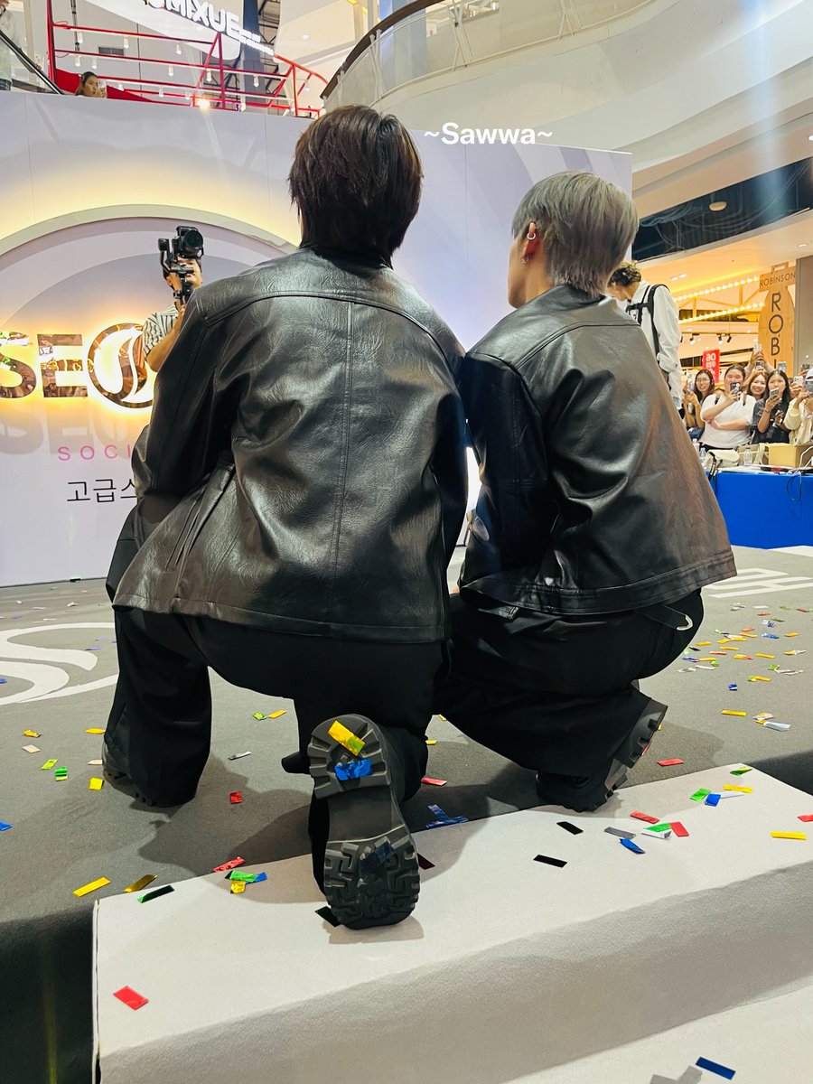 sawwajpt's tweet photo. เล่นยิมด้วยกัน 
ผลลัพท์ ทำไม ไม่เหมือนกันเลย😂😂 

Size diff ที่ เขินอะ เตง เบ้บ 🫣🫣

#NutHong #nnutdan #hongshihoshi
# https://t.co/QH7DLssCcL