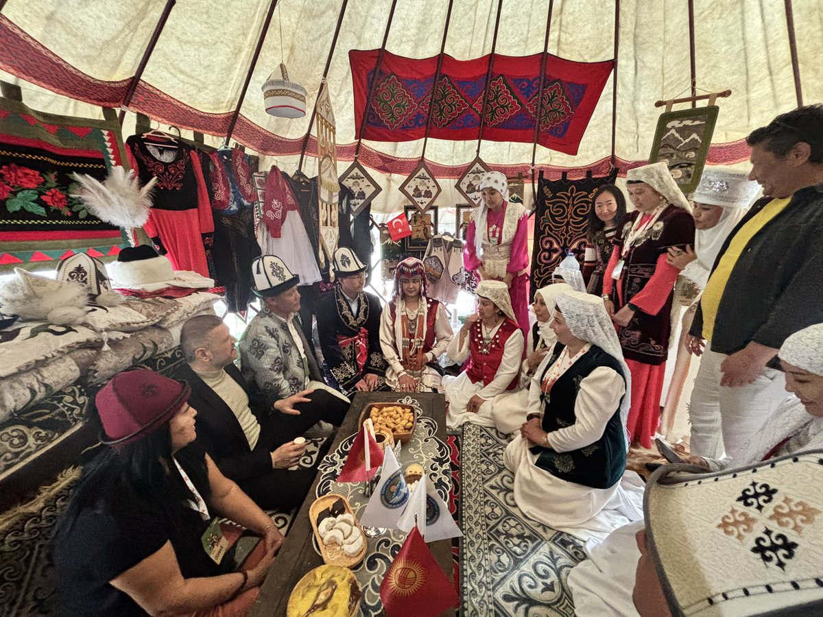 kursatmican's tweet photo. 8. Etnospor Kültür Festivali’nde yer alan ve festivalimize renk katan
Kırgız Türkleri Derneğimizin otağını Ziyaret ettik. 

Kıymetli Dostum Abdulvahit Yücel Başkana ve ekibine çalışmalarında başarılar diliyorum. https://t.co/I7Mlk8qj3N