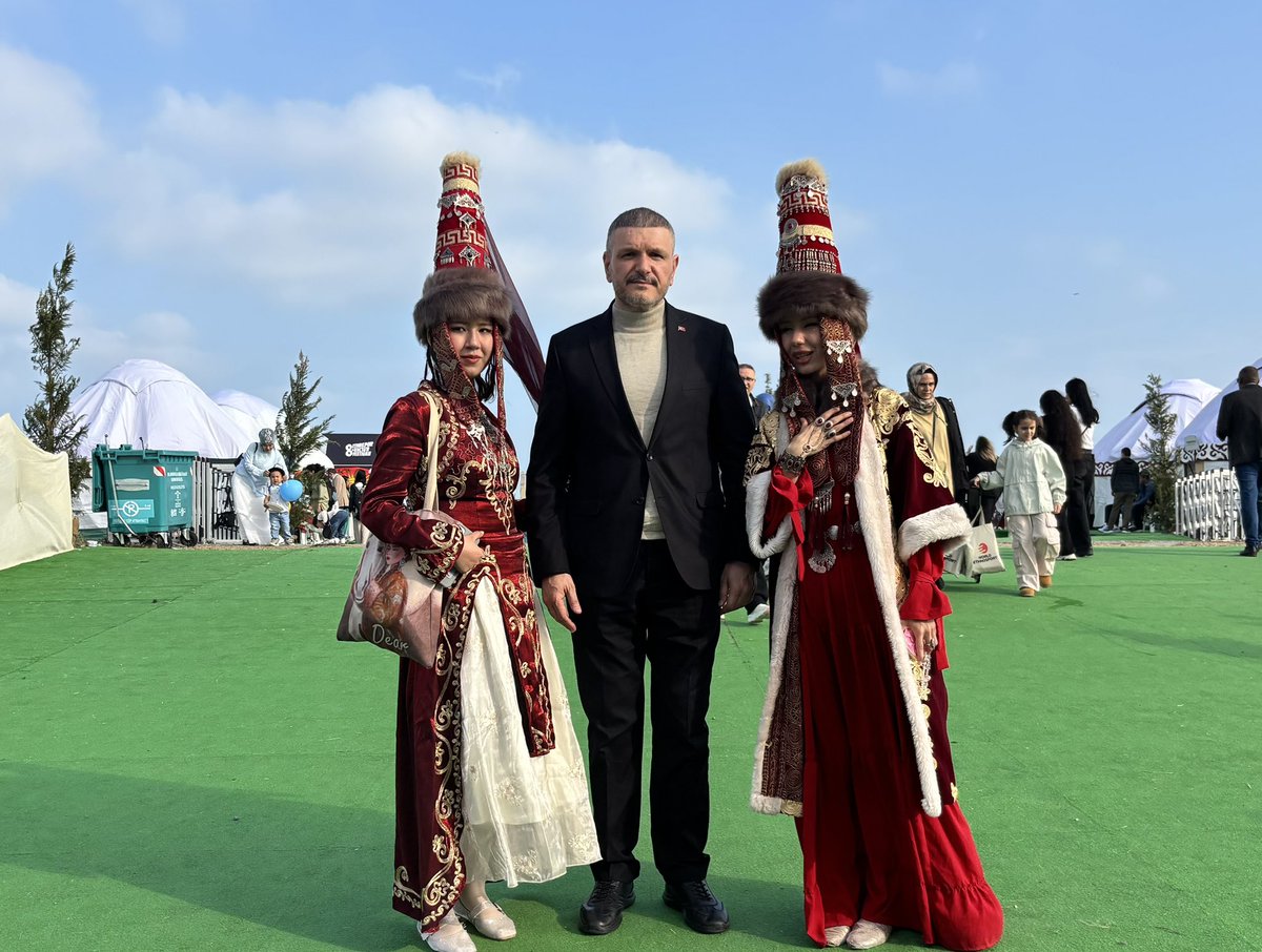 kursatmican's tweet photo. 8. Etnospor Kültür Festivali’nde yer alan ve festivalimize renk katan
Kırgız Türkleri Derneğimizin otağını Ziyaret ettik. 

Kıymetli Dostum Abdulvahit Yücel Başkana ve ekibine çalışmalarında başarılar diliyorum. https://t.co/I7Mlk8qj3N