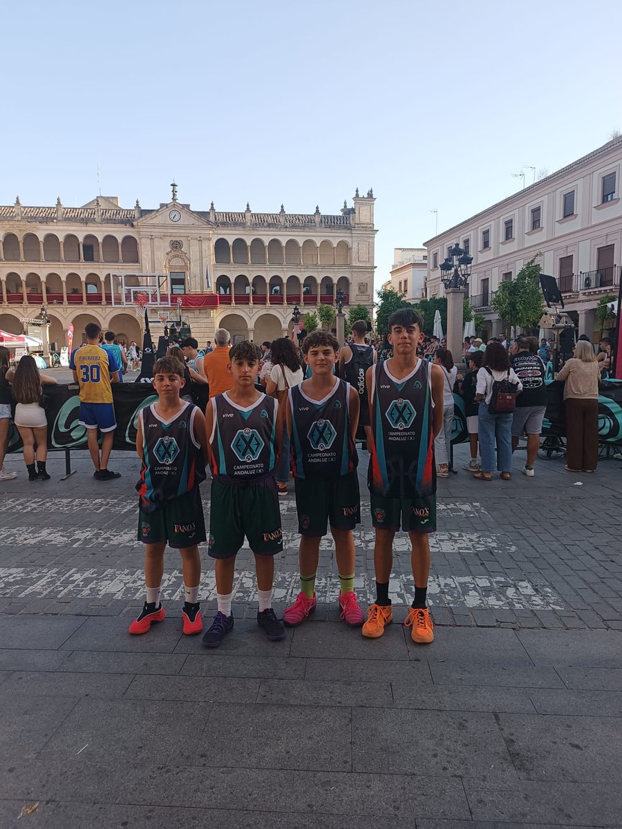 EBGMALAGA's tweet photo. ¡CAMPEONES DE ANDALUCÍA #CADEBA3x3 #U15 ! 

Nuestros chicos #U15 consiguen proclamarse campeones 🥇

Gran actuación de nuestros chicos #U13 durante la competición 

¡Enhorabuena a todos! 👏🏼

@FundUnicaja
@BAUHAUS_es
@telepizza_es
@FAB_Andaluza

#somosEBG🧡💚 https://t.co/uDoQW0Aq33