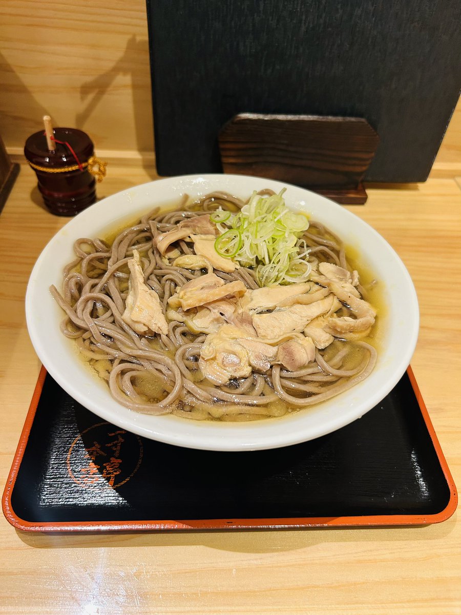 tomowks's tweet photo. 河北町「一寸亭本店」冷たい肉そば
品のある店内です✨
以前より蕎麦が硬くスープが冷えてて
さっぱり食べれると感じました😋
スープだけで日本酒飲みたくなるくらい旨い😋 https://t.co/iT5DGdUMLP