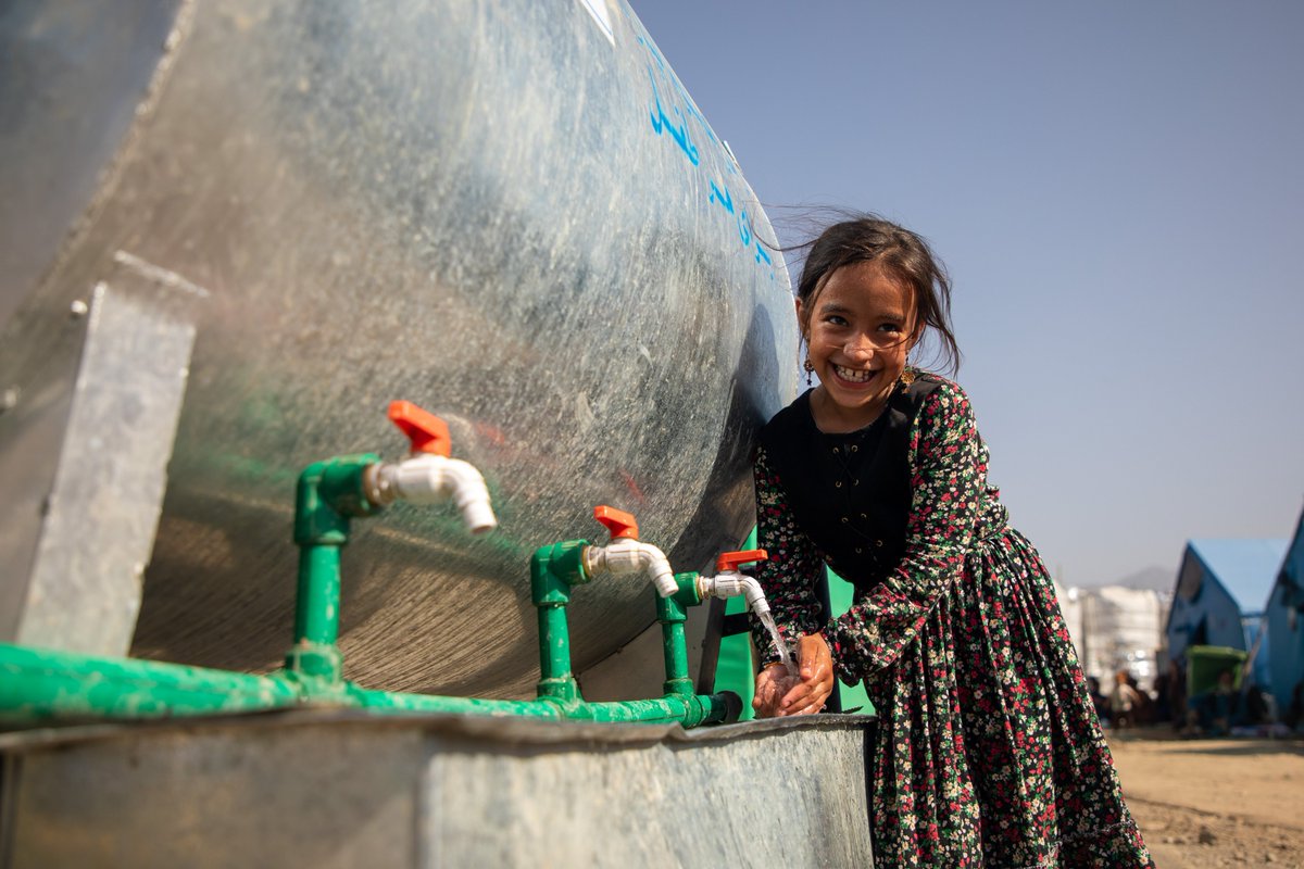 UNICEFAfg's tweet photo. Safe water remains one of the most critical needs for families still rebuilding their lives after the earthquake in eastern Afghanistan last year.  

With support from @OCHAFunds, solar-powered systems and boreholes are bringing safe water to children and families like Asma's. https://t.co/ndvEVadMeF