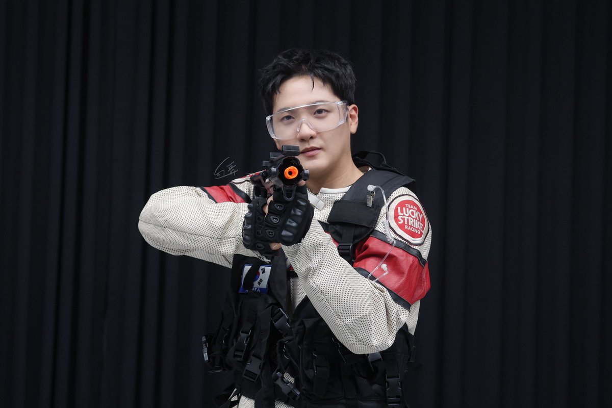 star_redbean's tweet photo. 260524 DMM 대면

군대에서 이렇게 하면 혼나🙂‍↕️

#루시 #신광일 https://t.co/z9vqihEOSL