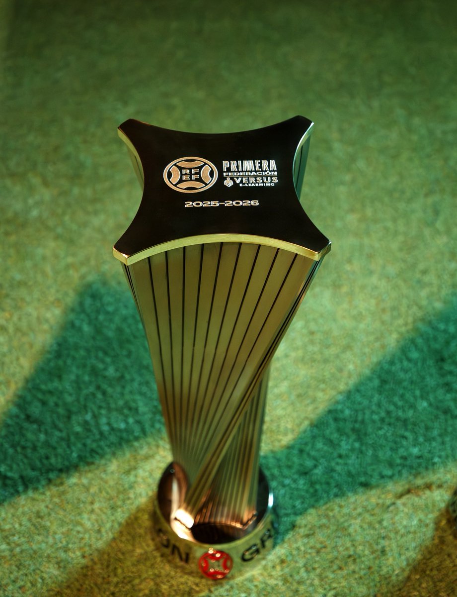 CD_Eldense's tweet photo. ℹ️ El #CDEldense recibirá el trofeo de campeón del Grupo II de @Primera_RFEF en la previa del #RealMurciaEldense ⚔️

🙌🏻 ¡𝐎𝐬 𝐞𝐬𝐩𝐞𝐫𝐚𝐦𝐨𝐬, 𝐚𝐟𝐢𝐜𝐢𝐨́𝐧! 💙❤️ #FeEnElDestino https://t.co/i9e125UMsT