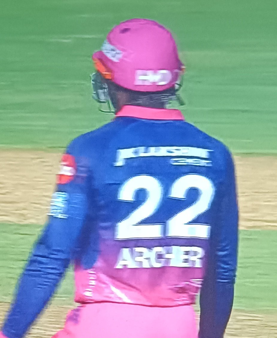 pah_thra's tweet photo. Jofra Archer proving he’s not just about pace 👏🔥
Brilliant batting performance with some super sixes and a fighting knock of 32 runs — his highest individual score! 🏏💥
#JofraArcher #Cricket #Batting #SuperPerformance https://t.co/Oa3eSF6gJD
