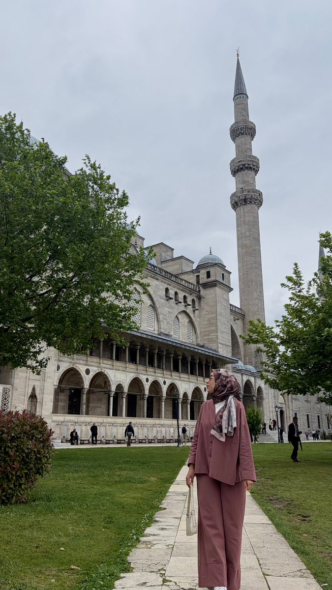 zehraa_bb's tweet photo. Bu şehir yormayı da biliyor , büyülemeyi de 
#istanbul https://t.co/kugudM6owq