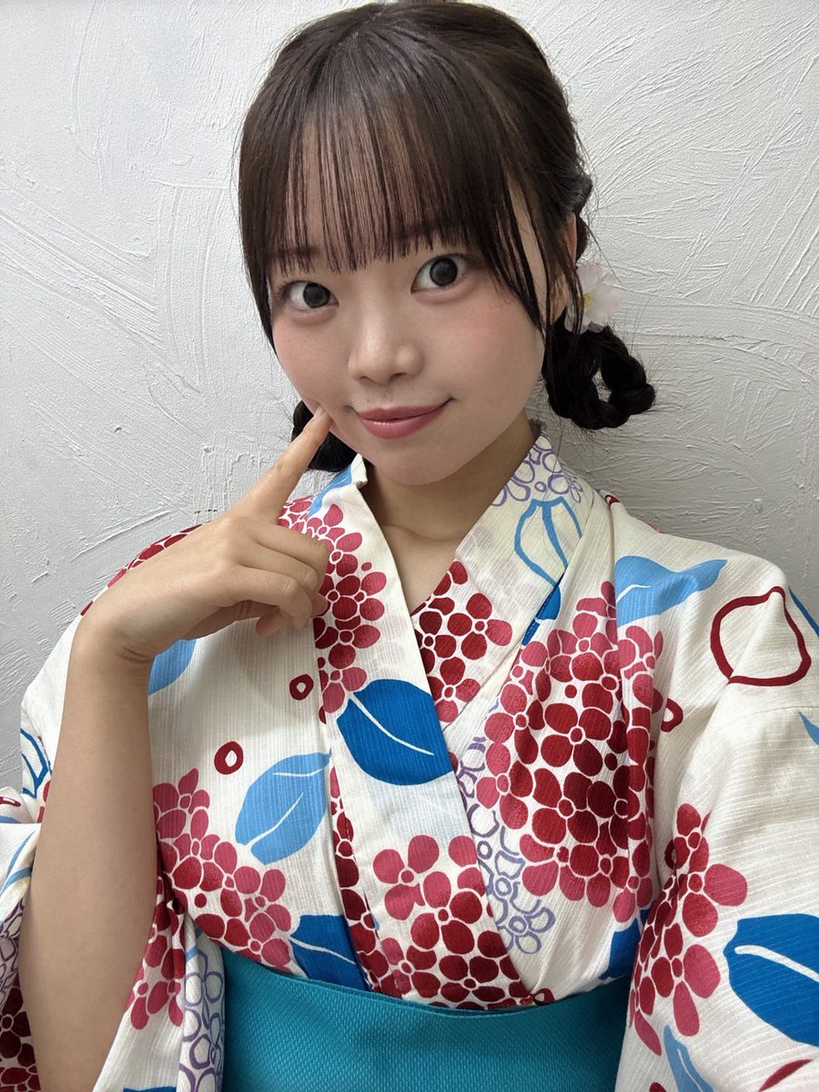 aqua_next's tweet photo. "チャーマンズ定期公演vol.28"
ありがとうございました！

今日は巫女衣装と浴衣でのステージでした⛩👘
新メンバーお披露目もあり、盛りだくさんな1日でしたね！

そして明日は、櫻山神社例大祭に巫女役として参加させていただきます！
是非見に来てね

はるな🌙 https://t.co/AbsXGuj4hi