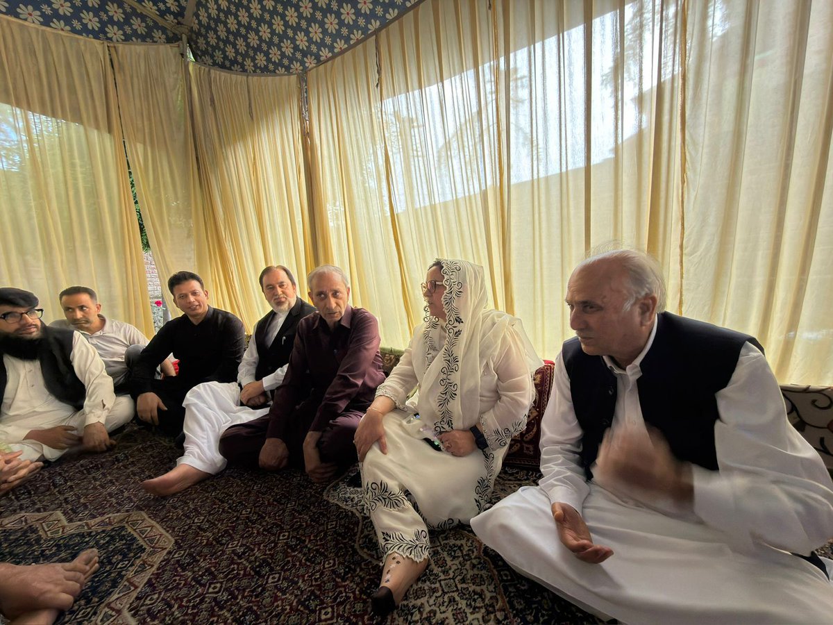 JKNC_'s tweet photo. Hon’ble Minister for Health, Education, Social Welfare & Higher Education Sakina Itoo along with Hon'ble MLA pampore Rt Justice Hasnain Masoodi, Hon'ble MLA Wachi Showkat Ahmad Mir and senior  JKNC leader Sheikh Rafi visited the residence of Ali Mohammad Dar at Doniwora, Chadoora, to express solidarity and offer condolences on the sad demise of his elder brother.
