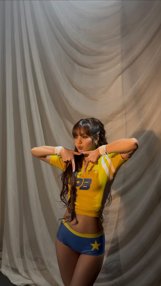 LaliceUpdates's tweet photo. “Yes I’m Goals

#LISA #GOALS #FIFAWorldCup #WeAre26”

🔗 https://t.co/Wi0iXIGhcb
🔗 https://t.co/YegARyVuAC

@wearelloud @FIFAWorldCup 

#LISAxGOALSxFIFA 
#LISAxANITTAxREMA https://t.co/apIjnadSgt