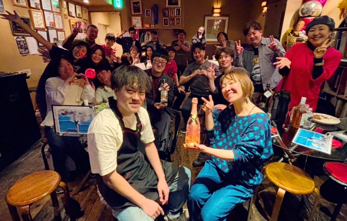 minusmonplus2's tweet photo. 5月23日
ビーフラユニコーンナイトに参加して来ました😁

ビーフラ店長ヒカルさんとスタッフマリヤさんの突然の入籍ニュースにビックリ！
おめでとうございます㊗️ https://t.co/gVh1BCQ6Ey
