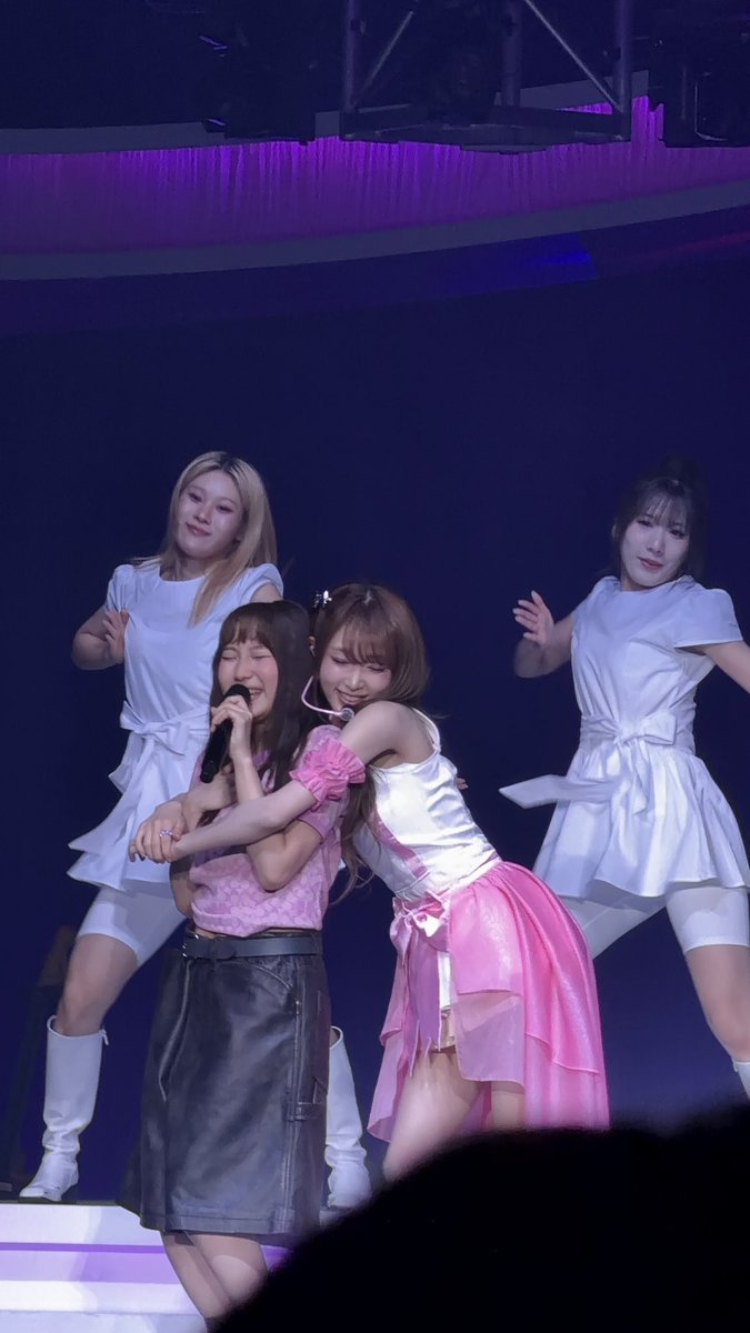 LEOYOAS's tweet photo. Laughツアー完走お疲れ様
6日間いっぱい愛を貰えたしこれからもその背中をこれからも支えるよ〜😭
あと、今日の髪型波巻きで可愛すぎ🫶🫶
 #幾田りらLaughTour #LilasLaughTour https://t.co/YDUeA7rV1Z