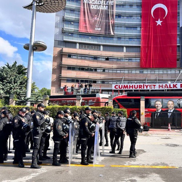 enversinanoglu's tweet photo. CHP gene aynı hiç değişmiyor her dönemde terörist @Özgür özel bunlar değişmiyecek https://t.co/DFeqb0qIqW